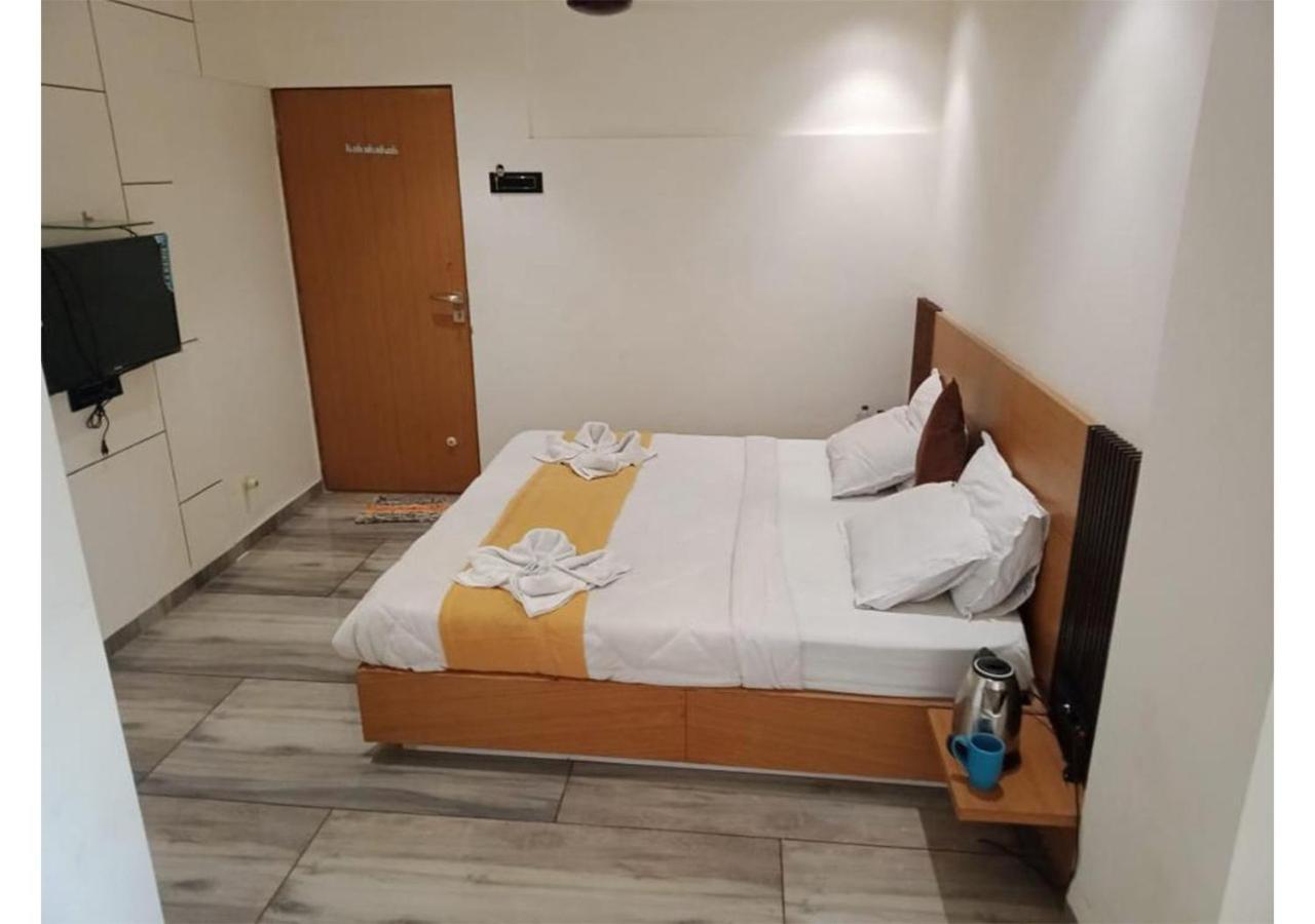 Shree Murlidhar Guest House Surate Extérieur photo